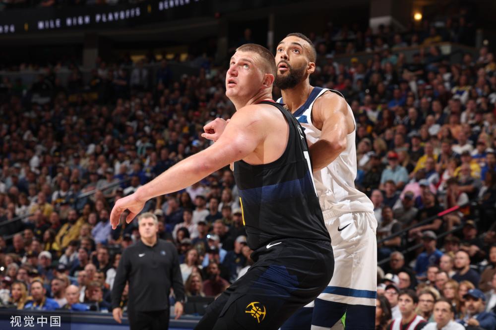 鲜明对比的 鲜明对比的